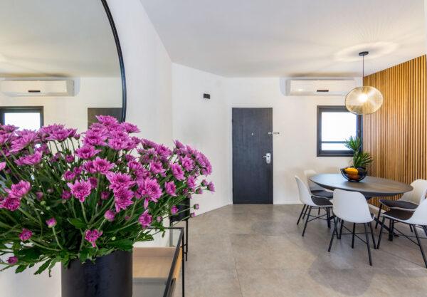 שילובי עץ, מתכת וצבע ברעננה