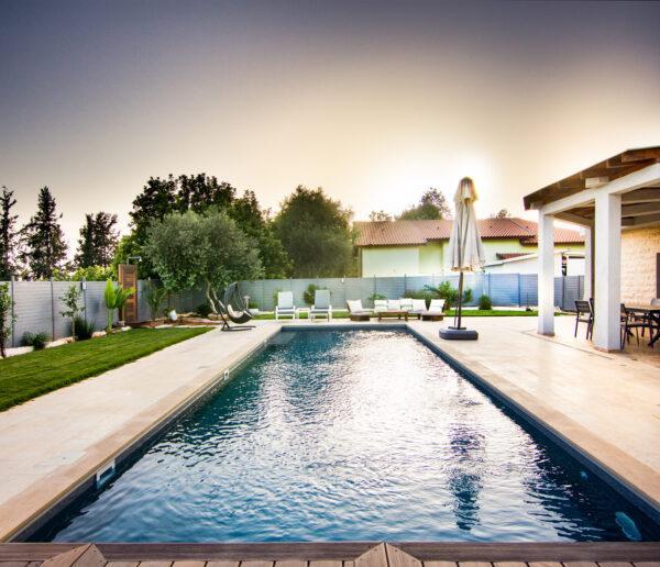 צילום אדריכלות חוץ ונוף – בין ערביים בבריכה